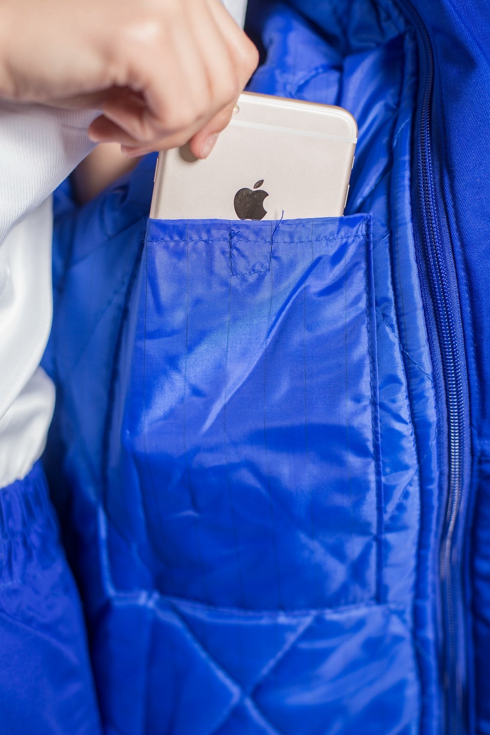 冬季棉服防靜電細節(jié)展示 冬季棉服防靜電細節(jié)展示