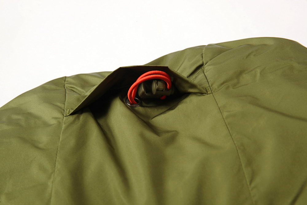 冬季羽絨服細節(jié)展示