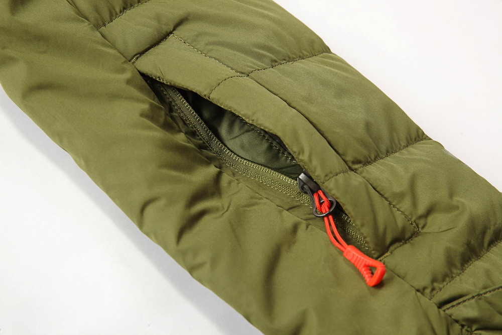 冬季羽絨服細節(jié)展示