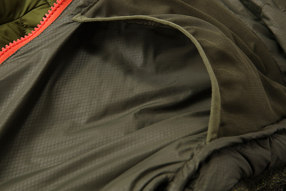 冬季羽絨服細節(jié)展示