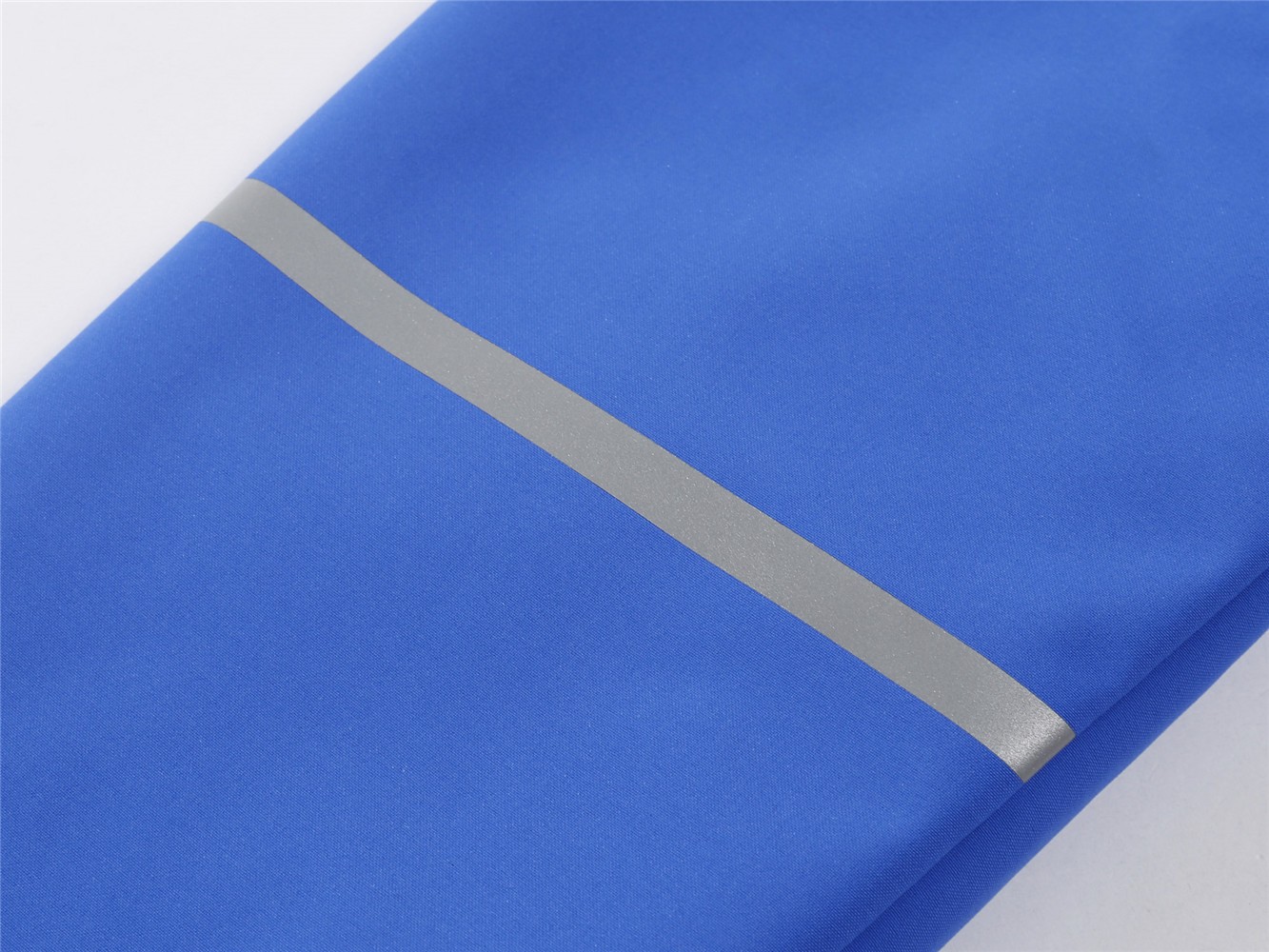 運動休閑沖鋒衣模特上身展示圖